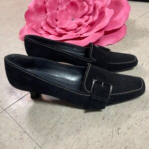 VIntage STUART WEITZMAN Womens Sz 7M Black Buckle‎ Suede Pumps Kitten Heel
